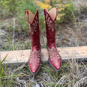 Cavender’s Floral Embroidered Leather Boots
